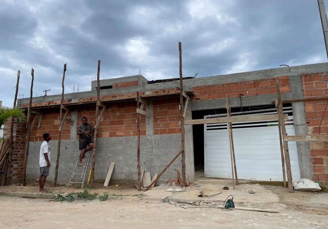 A mesma residência durante a fase de construção